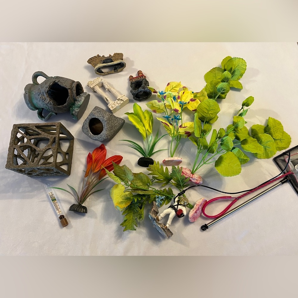 Lot Of 15 Ceramic Aquarium Fish Tank Decorations diver Thermometer Plants Algaes